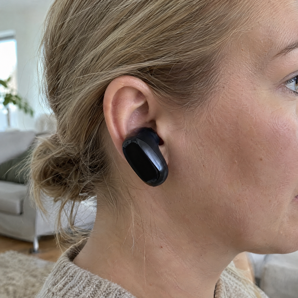 Liian iso nappikuuloke roikkuu pienen korvan suulla